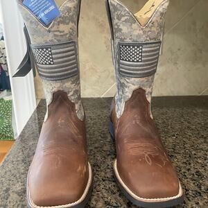 New in box Men’s 13 ARIART Sport Patriot Boots